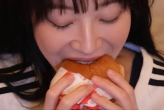 요기요가 먹방 유튜버 쯔양과 진행한 이벤트 한 장면. [유튜브 요기요 캡처]