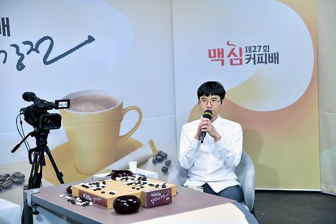 변상일 9단이 우승 인터뷰를 하고있다. 한국기원 제공