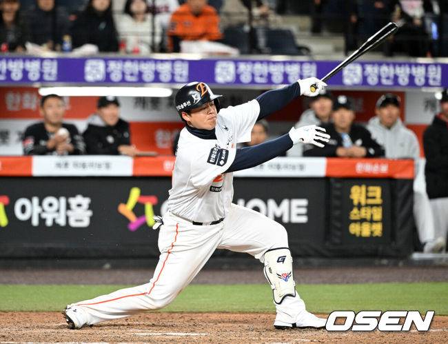 [OSEN=대전, 이대선 기자] 31일 대전 한화생명볼파크에서 2026 신한 SOL KBO리그 한화 이글스와 KT 위즈의 경기가 열렸다.이날 한화는 오웬 화이트, KT는 케일럽 보쉴리를 선발로 내세웠다.9회초 무사에서 한화 노시환이 삼진으로 물러나고 있다. 2026.03.31 /sunday@osen.co.kr