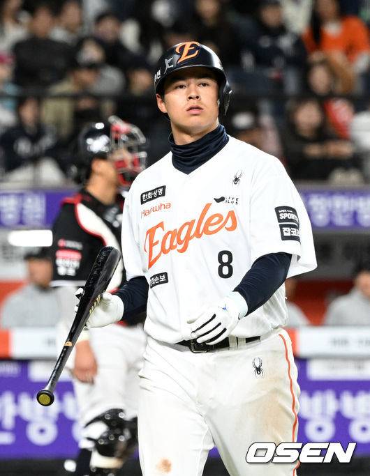 [OSEN=대전, 이대선 기자] 31일 대전 한화생명볼파크에서 2026 신한 SOL KBO리그 한화 이글스와 KT 위즈의 경기가 열렸다.이날 한화는 오웬 화이트, KT는 케일럽 보쉴리를 선발로 내세웠다.9회초 무사에서 한화 노시환이 삼진으로 물러나고 있다. 2026.03.31 /sunday@osen.co.kr
