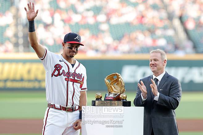 ▲ 두 차례나 골드글러브를 수상한 경력이 있는 듀본은 공격에서도 쏠쏠한 활약을 하며 코칭스태프의 칭찬을 한몸에 모으고 있다