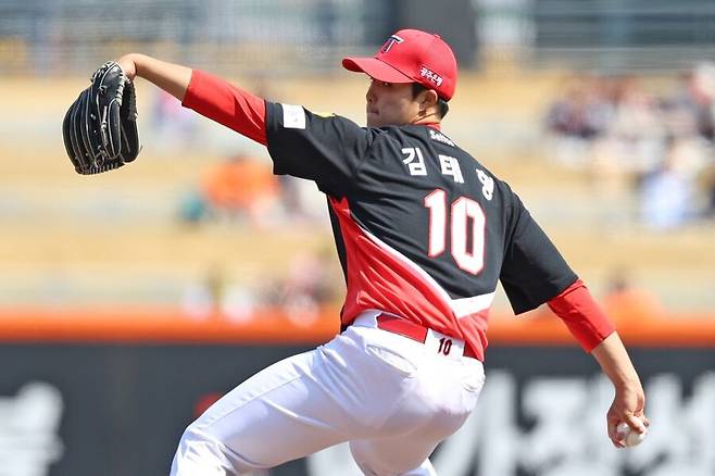 ▲ 김태형은 2일 잠실 LG전에서 최고 154km의 강속구를 던지며 5이닝 2실점으로 선전했다 ⓒKIA타이거즈