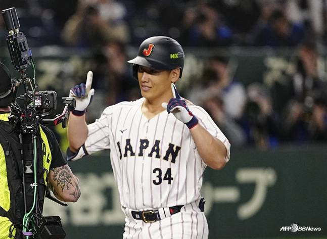 2026 WBC서 홈런 세리머니를 하고 있는 요시다. /AFPBBNews=뉴스1