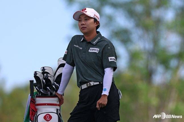 김효주가  3일(한국시간) 미국 네바다주 라스베이거스의 섀도 크리크 골프 코스(파72)에서 열린 LPGA 투어 아람코 챔피언십 1라운드 경기 중 그린을 바라보고 있다. /AFPBBNews=뉴스1