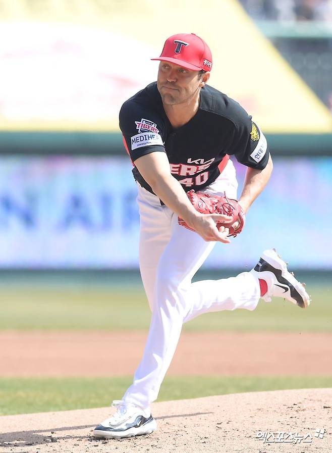 28일 오후 인천SSG랜더스필드에서 열린 '2026 신한 SOL Bank KBO리그' KIA 타이거즈와 SSG 랜더스의 경기, 1회말 KIA 선발투수 네일이 공을 힘차게 던지고 있다. 엑스포츠뉴스 DB