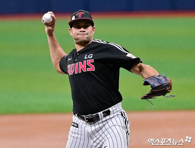 LG 트윈스 외국인 투수 요니 치리노스가 3일 서울 고척스카이돔에서 열린 2026 신한 SOL KBO리그 키움 히어로즈와의 팀 간 1차전에 선발등판, 5이닝 4실점으로 부진하면서 패전투수가 됐다. 사진 엑스포츠뉴스 DB
