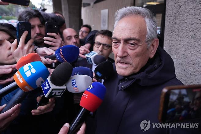 사퇴 발표한 가브리엘레 그라비나 전 이탈리아 축구협회장 [AP=연합뉴스]