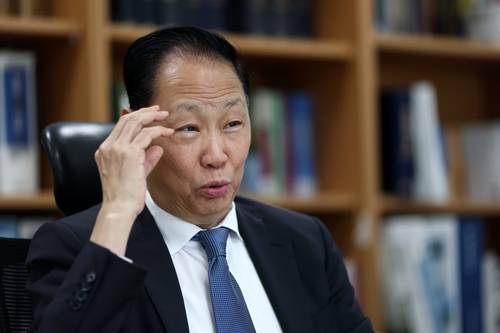 연합뉴스와 인터뷰 중인 김진우 박사 [윤동진 기자 촬영]