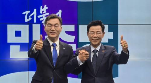 ◇더불어민주당 강릉시장 예비후보인 김중남 후보(왼쪽)와 김한근 후보가 4일 경선 토론회를 가졌다. 사진=김중남 캠프 제공.