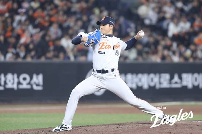 한화 강건우가 2일 대전 한화생명 볼파크에서 열린 2026 KBO리그 정규시즌 KT전에 등판해 역투하고 있다. 사진 | 한화 이글스