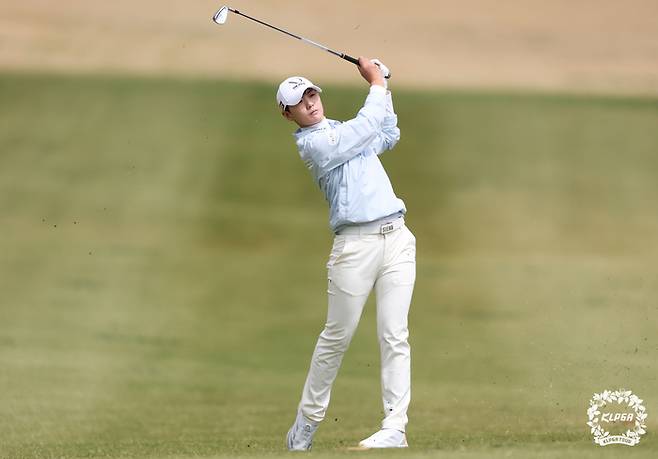 박성현이 4일 경기도 여주 더시에나 벨루토CC에서 열린 KLPGA투어 국내 개막전 더시에나오픈 3라운드에서 아이언 샷하고 있다. 사진 | KLPGA