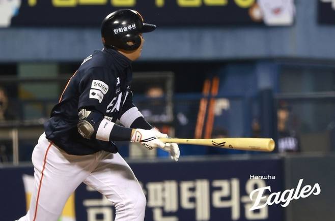 한화 하주석이 3일 잠실구장에서 열린 2026 KBO리그 정규시즌 두산과 경기에서 안타를 치고 있다. 사진 | 한화 이글스