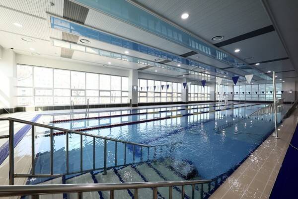 연면적 3078㎡ 규모의 양주 반다비체육센터 내부에 최신식으로 조성된 수중운동실 전경./사진=양주시