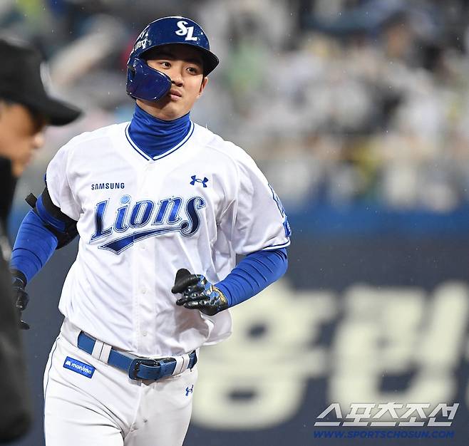 1일 대구 삼성라이온즈파크에서 열린 삼성과 두산의 경기. 6회 투런홈런을 날린 삼성 구자욱. 대구=송정헌 기자songs@sportschosun.com/2026.04.01/