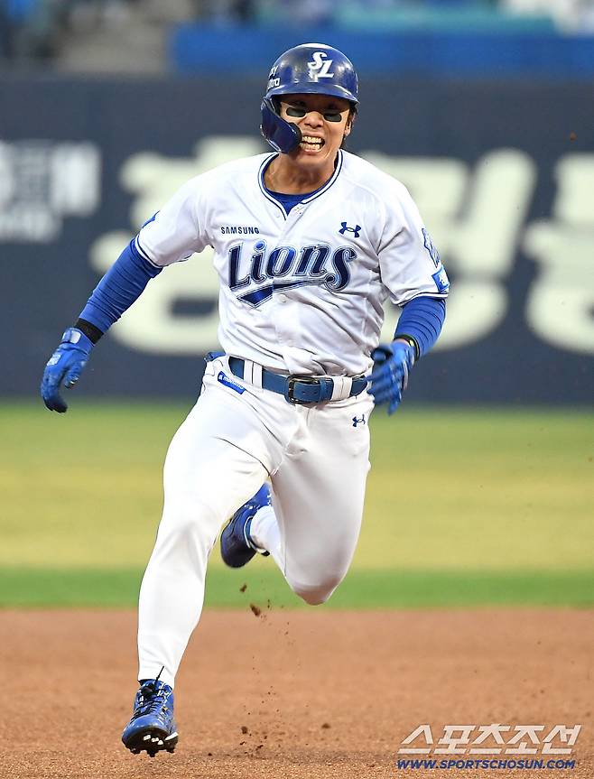 1일 대구 삼성라이온즈파크에서 열린 삼성과 두산의 경기. 1회말 1타점 3루타를 날린 삼성 김성윤. 대구=송정헌 기자songs@sportschosun.com/2026.04.01/