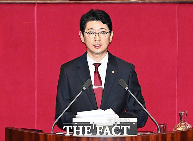 주진우 국민의힘 의원이 개인 소셜네트워크서비스(SNS)를 통해 정부 추가경정예산(추경)에 TBS 지원이 포함된 것은 친민주당 성향 방송사에 대한 특혜라고 주장했다. /배정한 기자