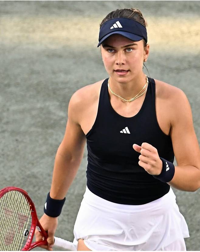 그린 클레이코트에서 열리고 있는 '찰스턴 WTA 500' 4강에 오른 이바 요비치. WTA 투어