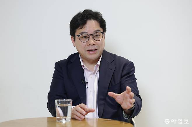 서울 강남구 역삼동에서 만난 김종율 보보스부동산연구소 대표. 그는 “부자는 단기적 기술이 아닌 꾸준한 습관의 결과”라고 말했다. 박형기 기자 oneshot@donga.com