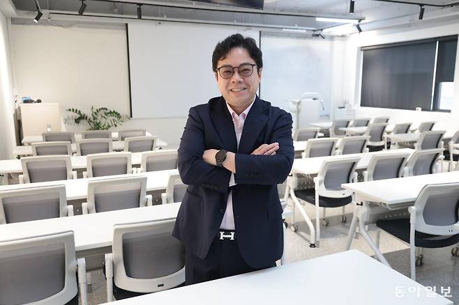 서울 강남구 역삼동에서 만난 김종율 보보스부동산연구소 대표. 그는 “부자는 단기적 기술이 아닌 꾸준한 습관의 결과”라고 말했다. 박형기 기자 oneshot@donga.com