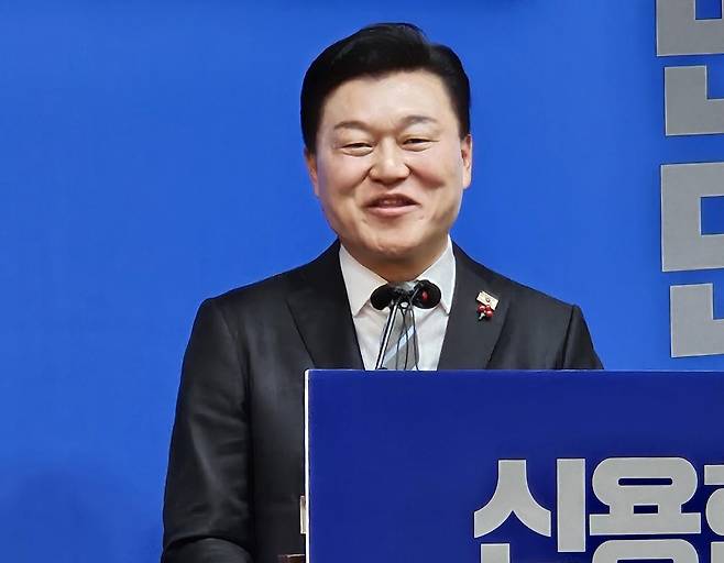 신용한 지방시대위원회 부위원장이 지난 2월 26일 충북 청주시 상당구 문화동 충북도청 브리핑룸에서 충북지사 선거 출마를 공식 선언하고 있다. 뉴시스