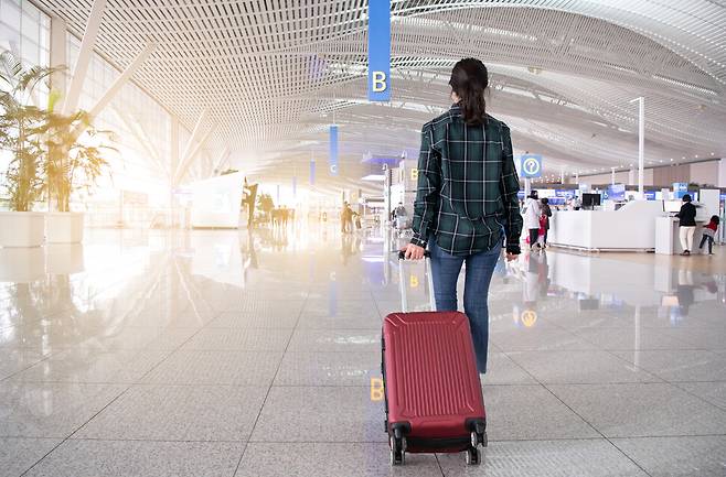 20대부터 일본에서 일하는 꿈을 가지고 있었지만 부모님의 만류와 걱정 때문에 중년을 앞둔 지금까지 부모님과 함께 살고 있는 고민자에게 작가 요조는 부모님보다 자신의 두려움을 먼저 인식할 것을 조언한다. 클립아트코리아