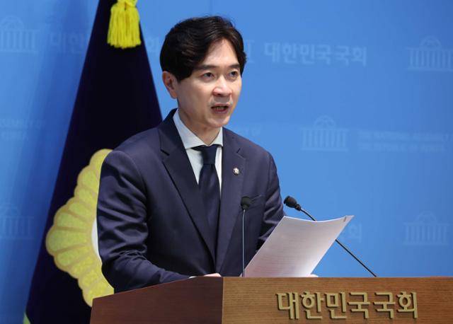 박성훈 국민의힘 수석대변인이 3월 6일 오전 서울 여의도 국회 소통관에서 '이재명 정부 언론 장악 시도 중단'을 촉구하는 발언을 하고 있다. 뉴시스