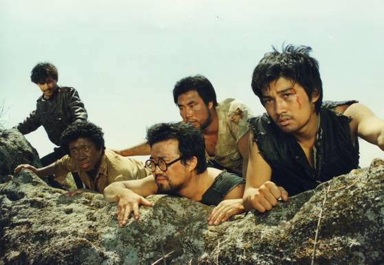 영화 '공포의외인구단'의 한 장면.