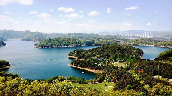 청남대 전망대에서 바라 본 대청호 풍경. 사진 충북도