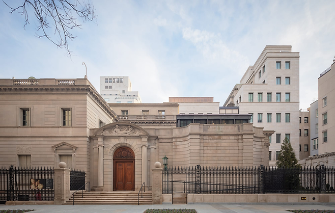 프릭 컬렉션 입구 ©The Frick Collection