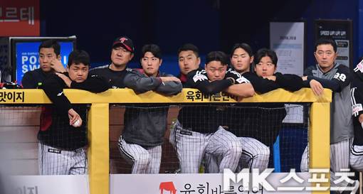 3일 오후 고척스카이돔에서 벌어진 2026 프로야구 LG 트윈스와 키움 히어로즈의 경기에서 키움이 LG를 꺾고 홈 개막전을 승리로 장식했다. 키움은 선발 알칸타라의 1실점 호투와 브룩스(4타수 4안타), 이주형, 김건희 등 타선이 폭발해 5-2로 승리했다. 한편 이날 경기에서 패한 LG는 3연승 도전에 실패했다. 사진(고척 서울)=김재현 기자