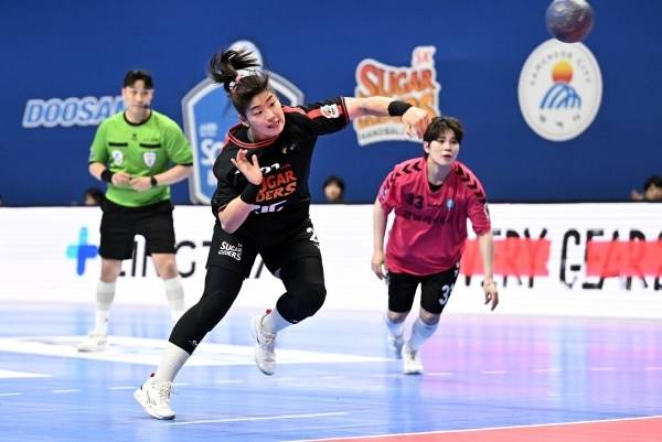 사진 SK슈가글라이더즈 최지혜 7미터 드로우