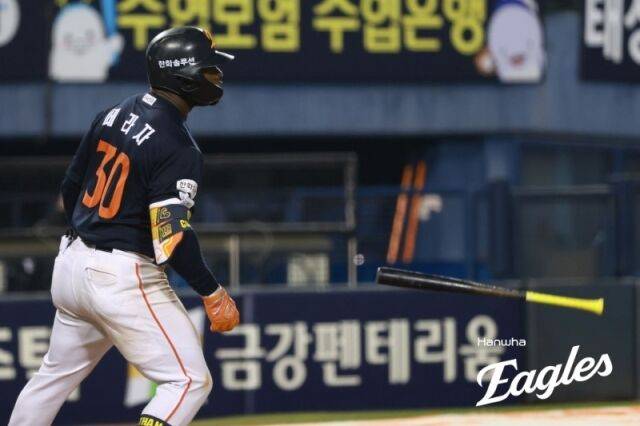 마수걸이 홈런을 날린 페라자./한화 이글스