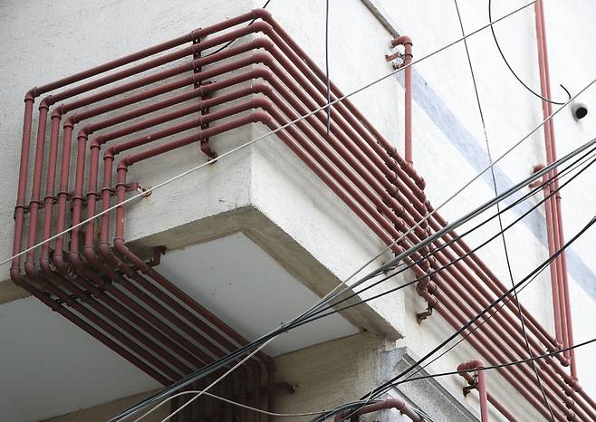 [인천=뉴시스] 한 건물에 설치된 도시가스 배관. (사진=뉴시스DB) photo@newsis.com *사진은 기사와 직접 관련 없음