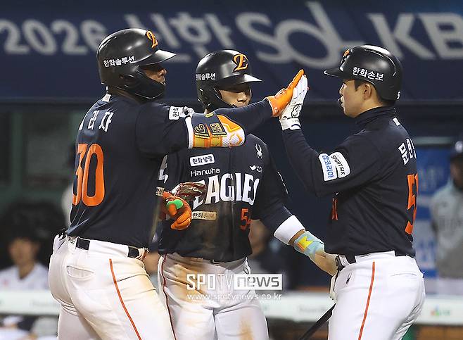 ▲ 페라자 오재원 문현빈 ⓒ곽혜미 기자