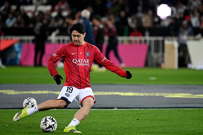 ▲ 이강인은 확실한 입지 확보를 위해 새로운 도전을 고려할 여지도 있다. 아틀레티코는 핵심 영입 대상으로 설정한 것으로 알려졌다. 특히 올여름 팀을 떠날 예정인 앙투안 그리즈만의 대체자로 낙점했다는 점이 주목된다. ⓒ연합뉴스/AFP