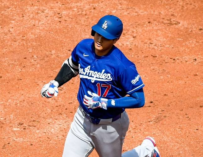 홈런치고 그라운드를 돌고 있는 오타니. /사진=다저스 공식 SNS