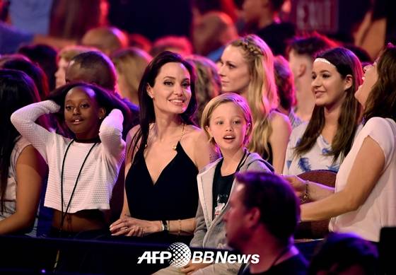 "오디션 보고, 실력으로"..안젤리나 졸리 딸, K팝 뮤비 출연 [스타이슈]