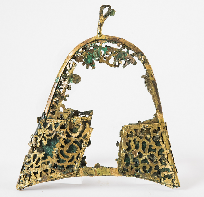 의성금성면고분군(대리리 48호분)에서 출토된 금동모관. /의성군 제공