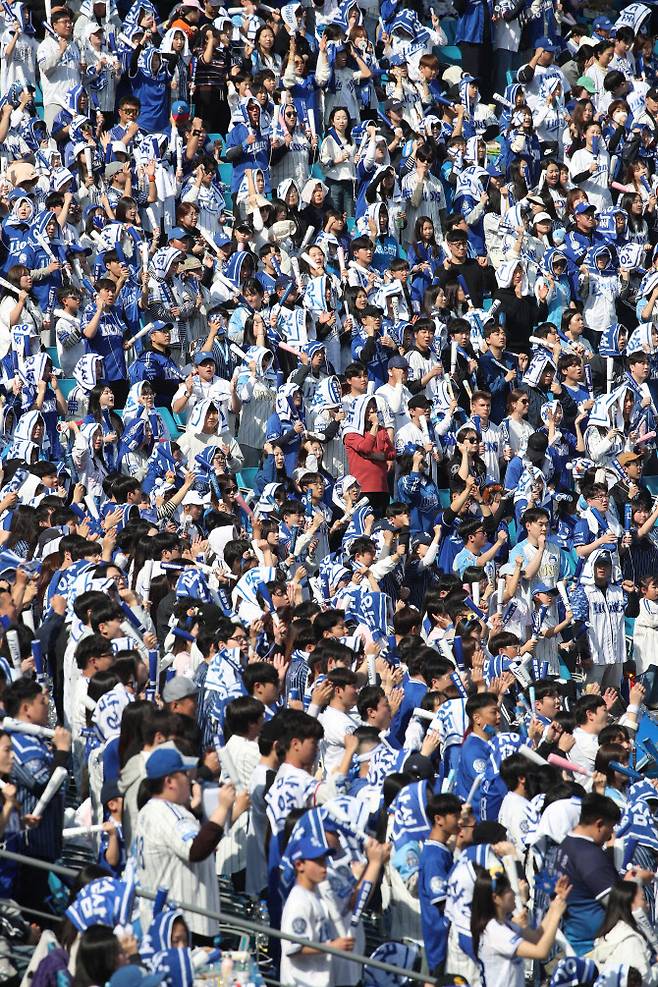 대구 삼성라이온즈파크를 가득 메운 야구팬들. 사진=뉴스1