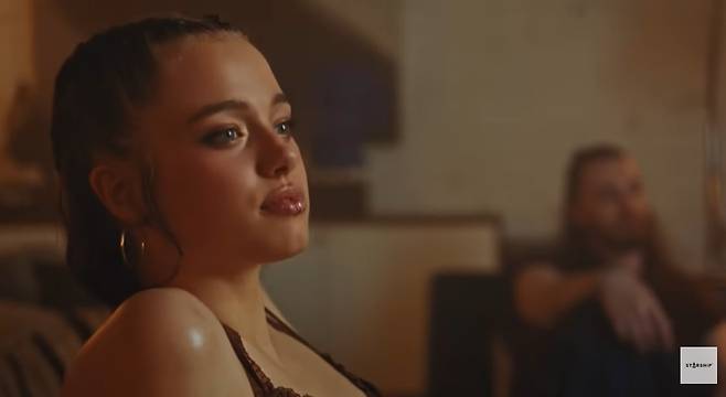 안젤리나 졸리 딸 /우주소녀 다영 '왓츠 걸 투 두' 뮤직비디오 티저 캡처