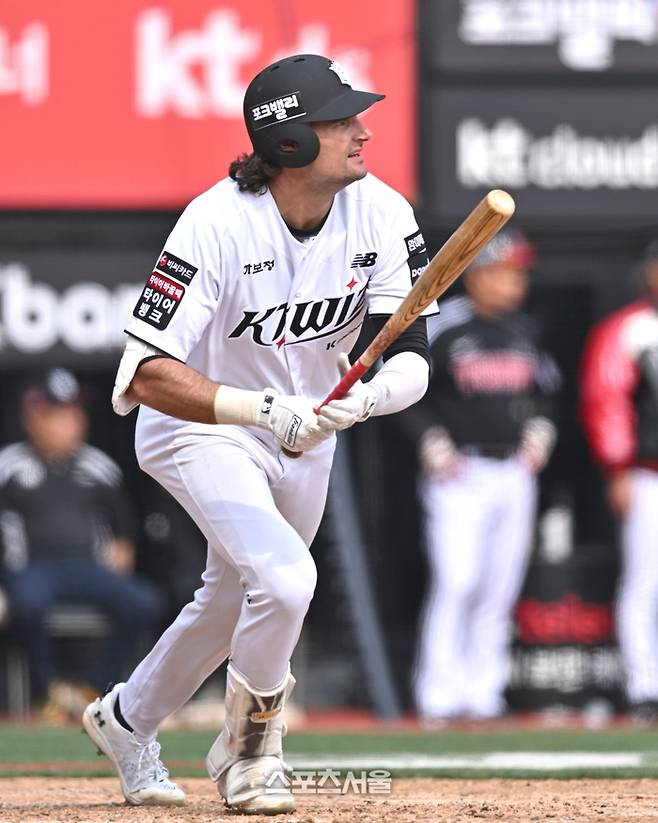 KT 힐리어드가 16일 수원케이티위즈파크에서 열린 2026 KBO리그 LG와 시범경기 5회말 좌중간 2루타를 치고 있다. 수원 | 최승섭기자 thunder@sportsseoul.com