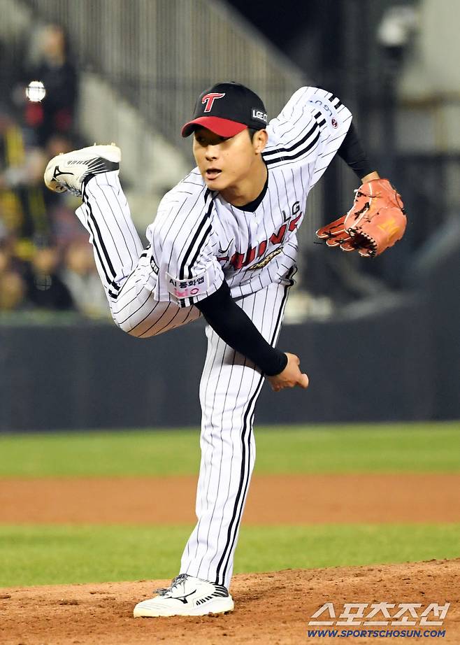 1일 잠실구장에서 열린 LG와 KIA의 경기. LG 우강훈이 역투하고 있다. 잠실=박재만 기자 pjm@sportschosun.com/2026.04.01/