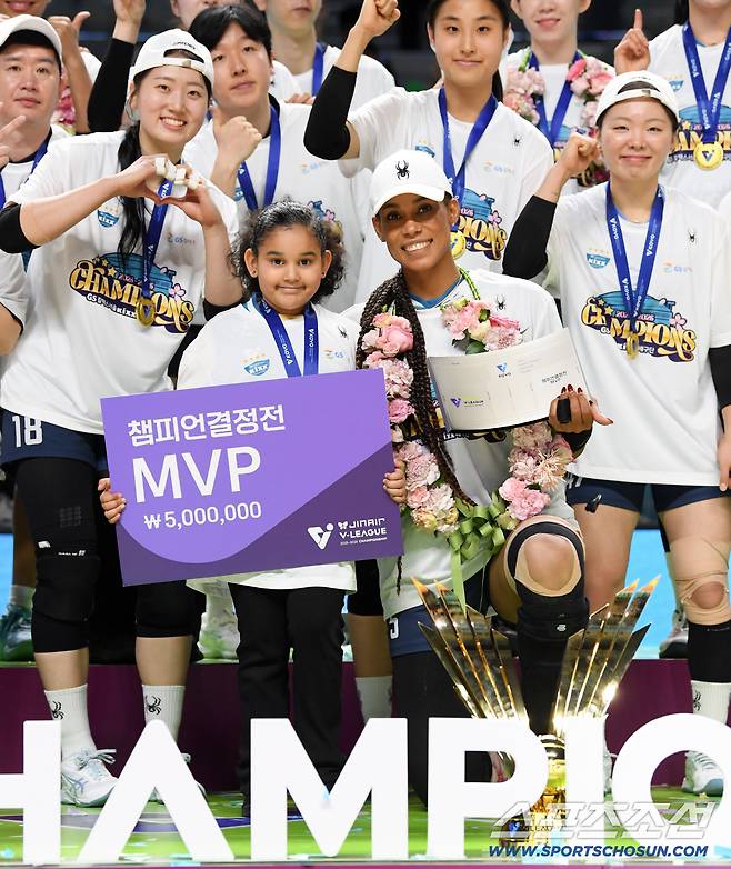 5일 장충체육관에서 열린 V리그 챔피언결정전 GS칼텍스와 도로공사의 경기. MVP GS칼텍스 실바가 포즈를 취하고 있다. 장충=박재만 기자 pjm@sportschosun.com/2026.04.05/