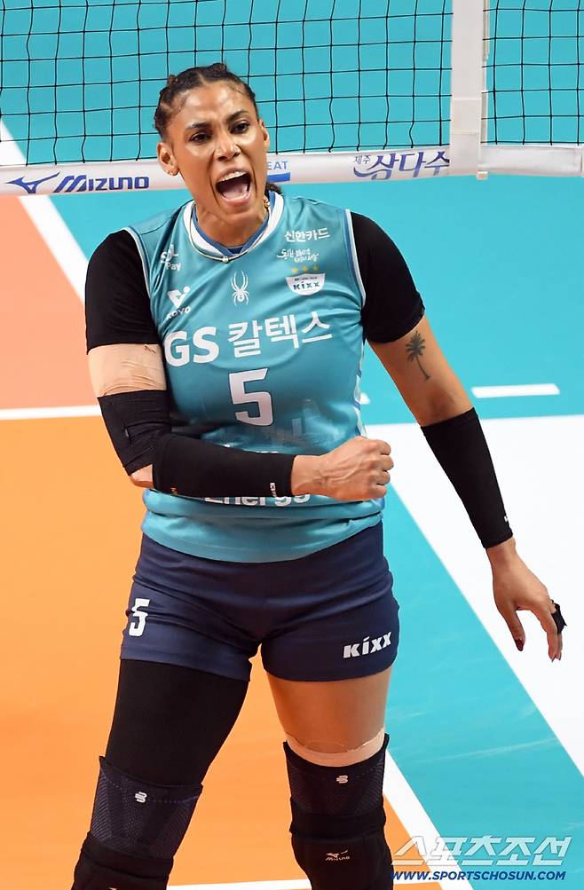 5일 장충체육관에서 열린 V리그 챔피언결정전 GS칼텍스와 도로공사의 경기. GS칼텍스 실바가 득점 후 환호하고 있다. 장충=박재만 기자 pjm@sportschosun.com/2026.04.05/