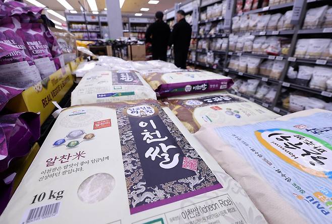 2일 서울의 한 대형마트에 쌀이 진열돼 있다. 2026.4.2 뉴스1