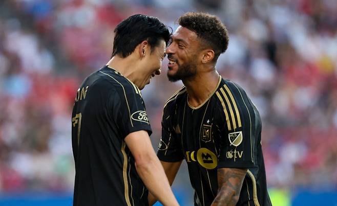 손흥민과 드니 부앙가. 사진=로이터 연합뉴스