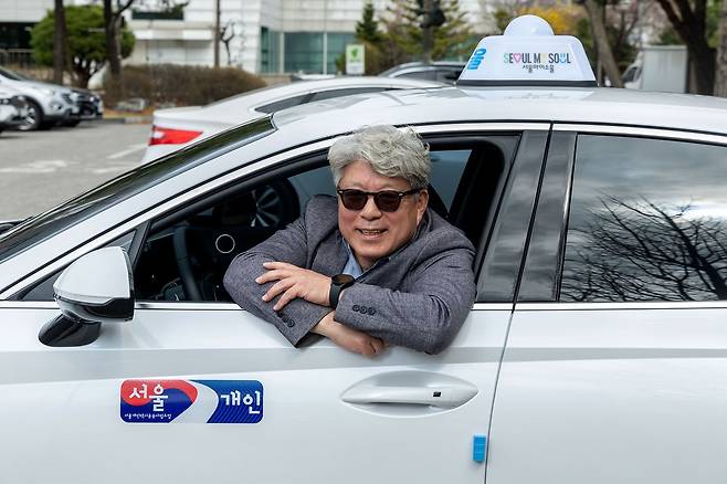 퇴직 이후 개인 택시를 시작한 최재일 광남고 전 교장이 지난달 31일 오후 경기 남양주시에서 중앙일보와 인터뷰를 하고 있다. 장진영 기자. 2026.03.31.