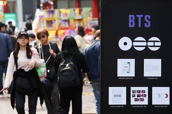 서울 중구 명동 거리가 관광객들로 북적이고 있다. 사진=뉴스1