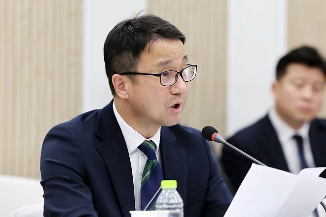 한병도 더불어민주당 원내대표가 1일 오후 전남 여수혁신지원센터에서 열린 더불어민주당 중동전쟁 경제대응 특별위원회의 간담회에 참여해 모두발언하고 있다. 뉴시스