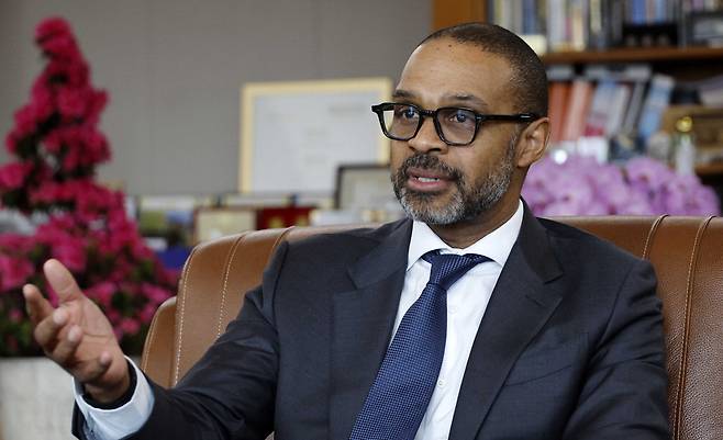 마이클 해리스 뉴욕증권거래소 부회장이 최근 매일경제와 인터뷰하고 있다. 김호영 기자